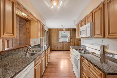 1393 Cottonwood Lane, Crystal Lake, IL 60014 - Photo 5