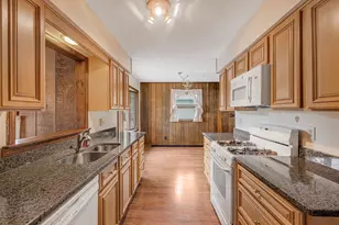 1393 Cottonwood Ln, Crystal Lake, IL 60014 - Photo 5