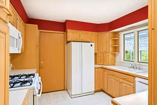 1132 Millburn Ct, Saint Charles, IL 60174 - Photo 9