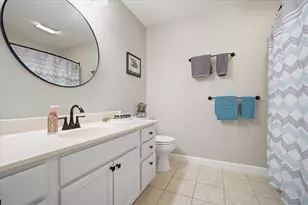 2706 Stratmoor Dr, Bloomington, IL 61705 - Photo 15