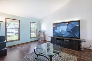 1069 Waterford Rd, Bartlett, IL 60103 - Photo 3