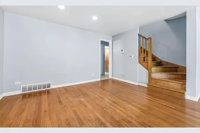 7843 S Yates Boulevard, Chicago, IL 60649 - Photo 7