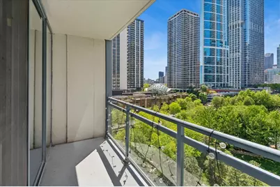 201 N Westshore Drive #903, Chicago, IL 60601 - Photo 15