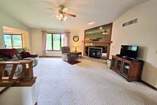6090 Chatsworth Dr, Rockford, IL 61109 - Photo 3