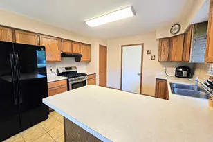 6090 Chatsworth Dr, Rockford, IL 61109 - Photo 11