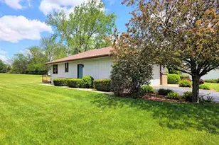6090 Chatsworth Dr, Rockford, IL 61109 - Photo 33