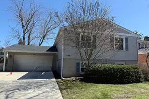 939 Wayne Ave, Deerfield, IL 60015 - Photo 1