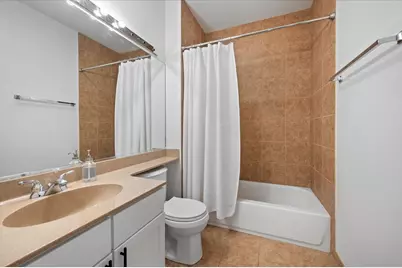 930 N Howe Street, Chicago, IL 60610 - Photo 17