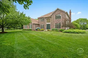 202 Windsor Cir, Saint Charles, IL 60175 - Photo 1