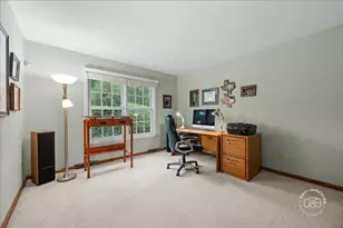 202 Windsor Cir, Saint Charles, IL 60175 - Photo 13