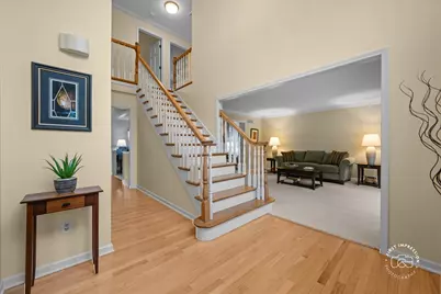 202 Windsor Circle, Saint Charles, IL 60175 - Photo 3