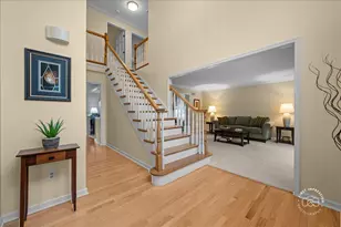 202 Windsor Cir, Saint Charles, IL 60175 - Photo 3