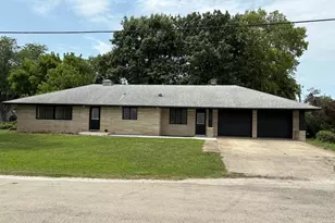 305 N 2nd St, Saint John, IL 61873 - Photo 1