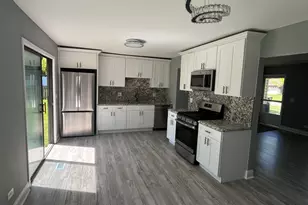 3915 Greenbay Dr, Hanover Park, IL 60133 - Photo 7