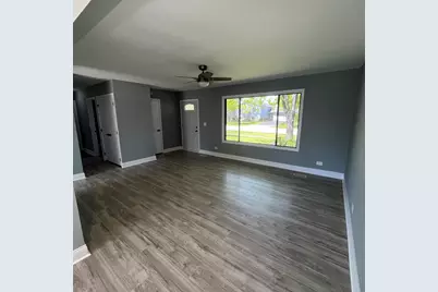 3915 Greenbay Drive, Hanover Park, IL 60133 - Photo 3