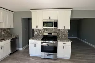 3915 Greenbay Dr, Hanover Park, IL 60133 - Photo 9