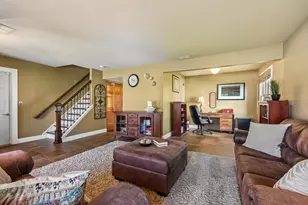 588 Kingston Ct, Roselle, IL 60172 - Photo 7