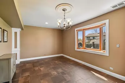 588 Kingston Court, Roselle, IL 60172 - Photo 13