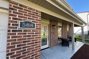 588 Kingston Ct, Roselle, IL 60172 - Photo 5