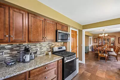588 Kingston Court, Roselle, IL 60172 - Photo 11