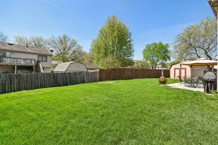 588 Kingston Ct, Roselle, IL 60172 - Photo 29