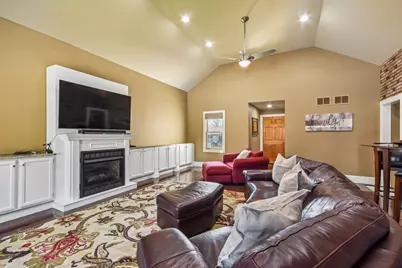 588 Kingston Court, Roselle, IL 60172 - Photo 19