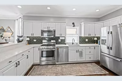 3335 W Berteau Avenue, Chicago, IL 60618 - Photo 7
