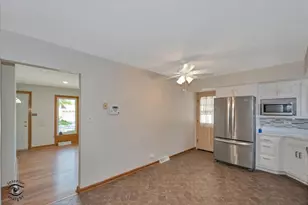 1005 E Park St, Arlington Heights, IL 60005 - Photo 9