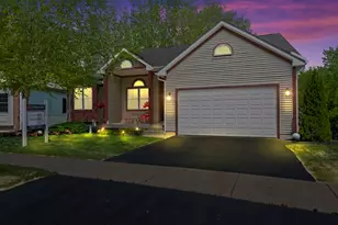 861 Prairie Ridge Dr, Woodstock, IL 60098 - Photo 3