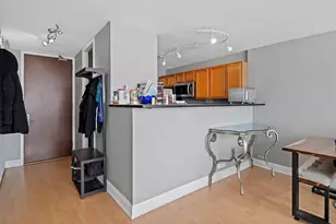 655 W Irving Park Rd, Chicago, IL 60613 - Photo 21