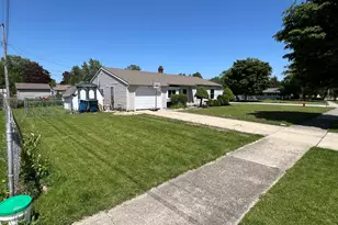 757 Crestwood Dr, Aurora, IL 60506 - Photo 3