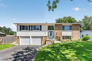 418 Charlestown Dr, Bolingbrook, IL 60440 - Photo 1