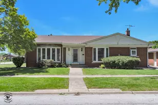 5532 Oak Center Dr, Oak Lawn, IL 60453 - Photo 1