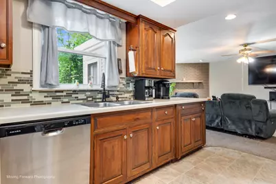 240 Park Crest Drive, Freeport, IL 61032 - Photo 13
