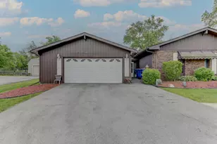 126 Denell Dr, Crete, IL 60417 - Photo 3