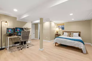 2324 W Eastwood Ave, Chicago, IL 60625 - Photo 17