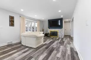 730 Skyline Dr, Barrington, IL 60010 - Photo 5