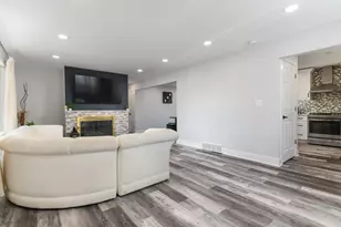 730 Skyline Dr, Barrington, IL 60010 - Photo 7