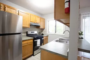 6048 Kit Carson Dr, Hanover Park, IL 60133 - Photo 5