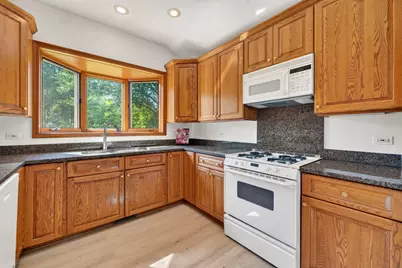 647 Sedgwick Drive, Libertyville, IL 60048 - Photo 17