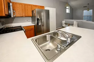 2208 Lake Ridge Dr, Glendale Heights, IL 60139 - Photo 9