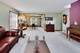 524 Edinburgh Ln, West Dundee, IL 60118 - Photo 3