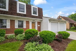 1925 Cloverdale Ct, Schaumburg, IL 60194 - Photo 3