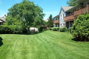 367 Pembroke Ln, Glen Ellyn, IL 60137 - Photo 3