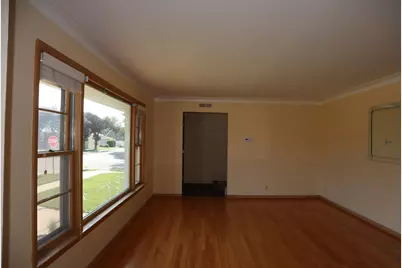 8755 S Fairfield Avenue, Evergreen Park, IL 60805 - Photo 5