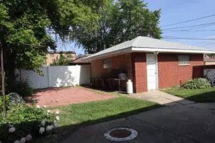 8755 S Fairfield Ave, Evergreen Park, IL 60805 - Photo 3