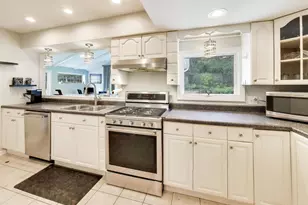 213 E Ellis Ave, Libertyville, IL 60048 - Photo 9