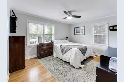 213 E Ellis Avenue, Libertyville, IL 60048 - Photo 13