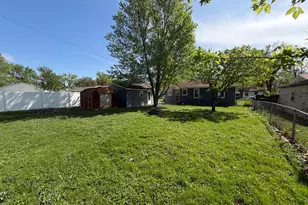 207 Magnolia Dr, Bloomington, IL 61701 - Photo 11