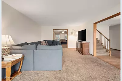 612 Stuart Drive, Carol Stream, IL 60188 - Photo 3